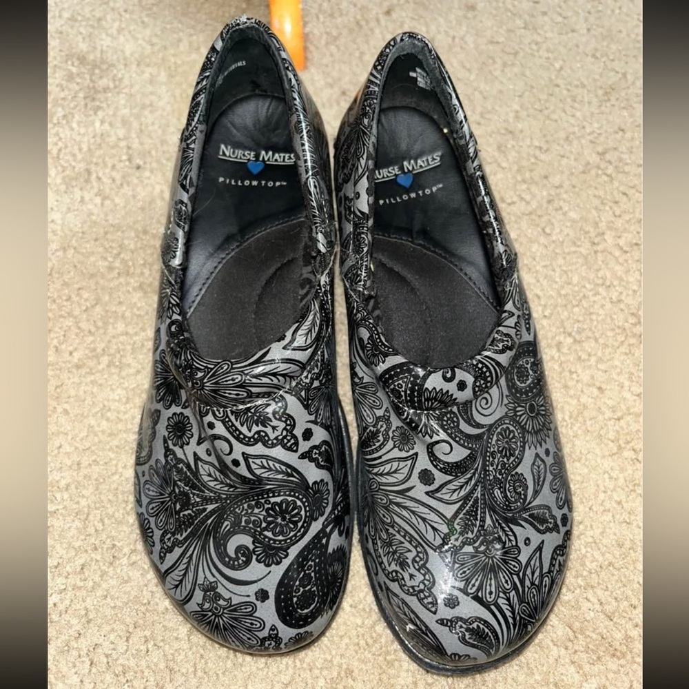 Nurse Mates Bryar Pillowtop Slip On Wedge Shoes Size 8M Paisley Print
